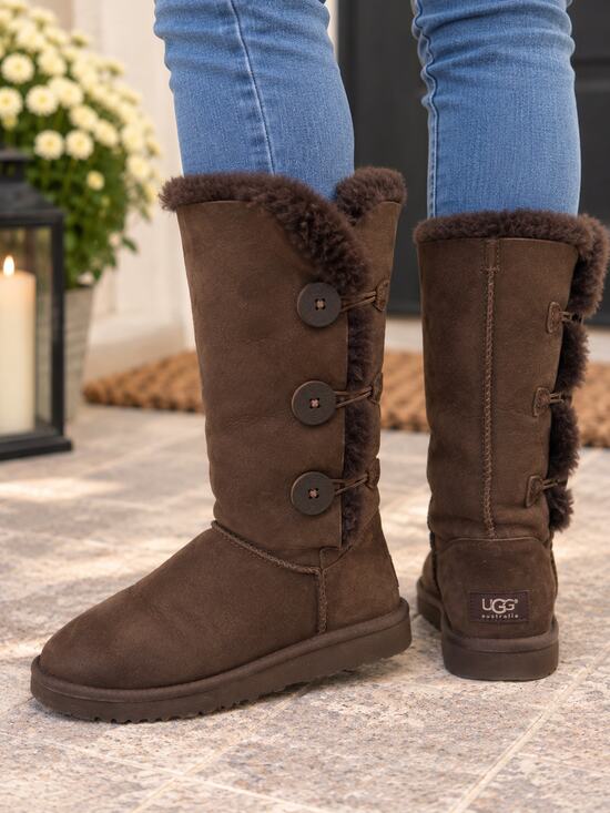UGG Australia Shoes - Women’s US 7 suede leather upper sheepskin lining, and blown rubber sole.